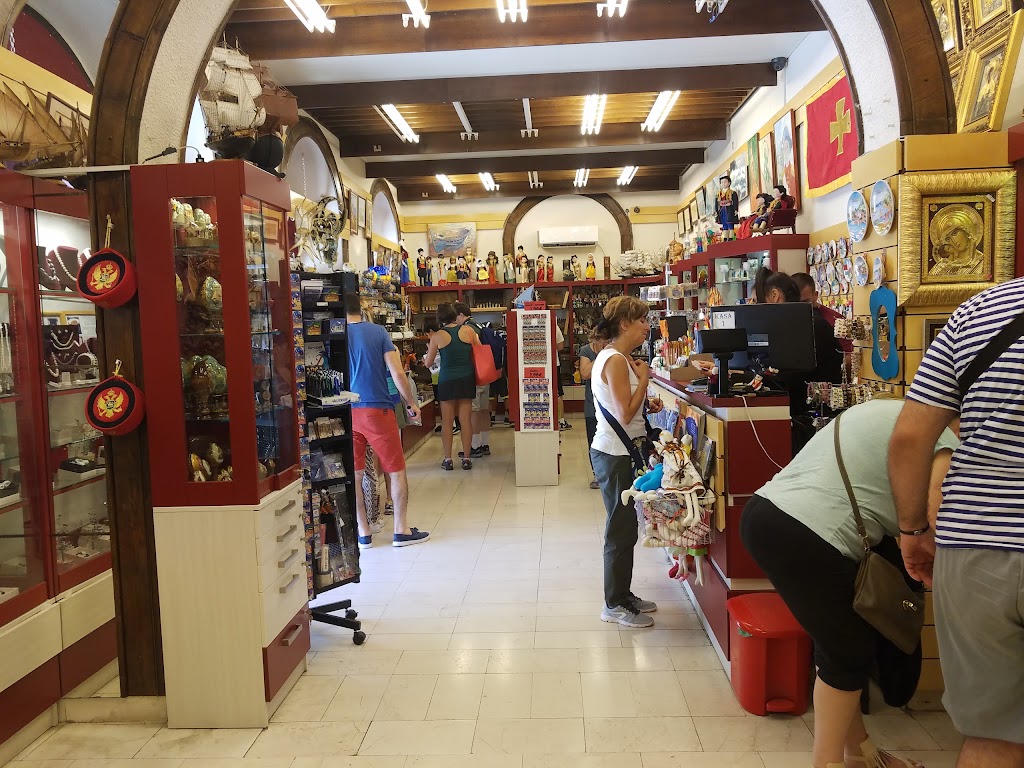 Shop — suveniri i domaći proizvodi